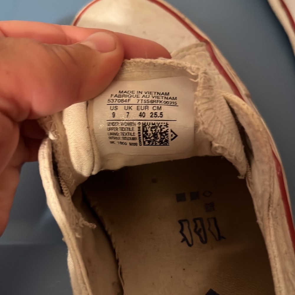 Women’s Converse - Picture 3 of 4